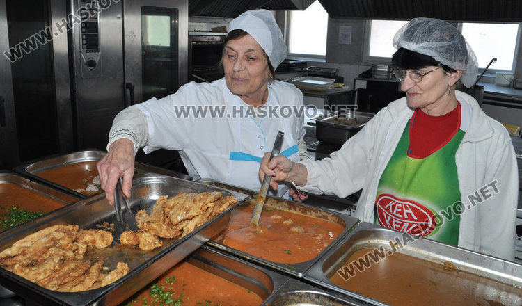Обществена кухня храни 150 бедни до края на годината