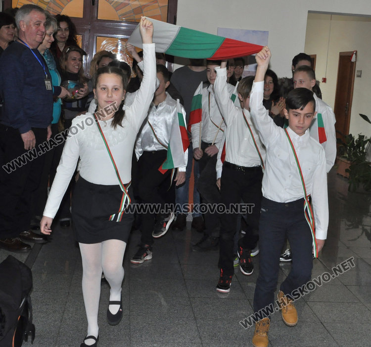 Ученици от Конуш изнесоха урок по родолюбие в общината