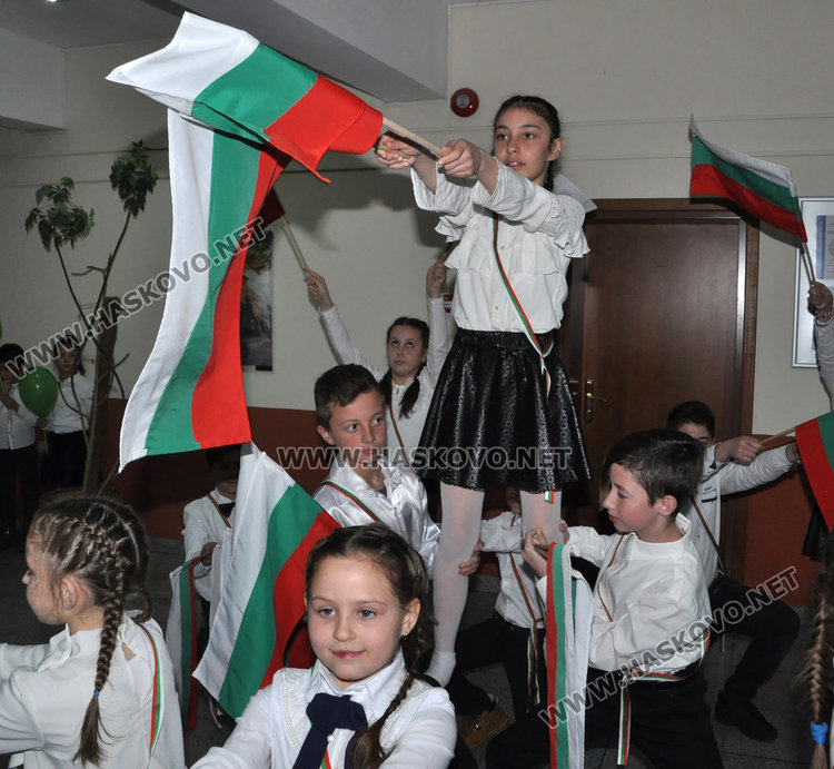 Ученици от Конуш изнесоха урок по родолюбие в общината