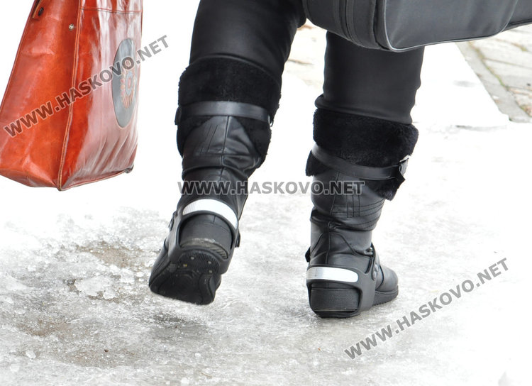 Поледицата отмени традиционното ученическо състезание за 3-ти март, още два дни лед