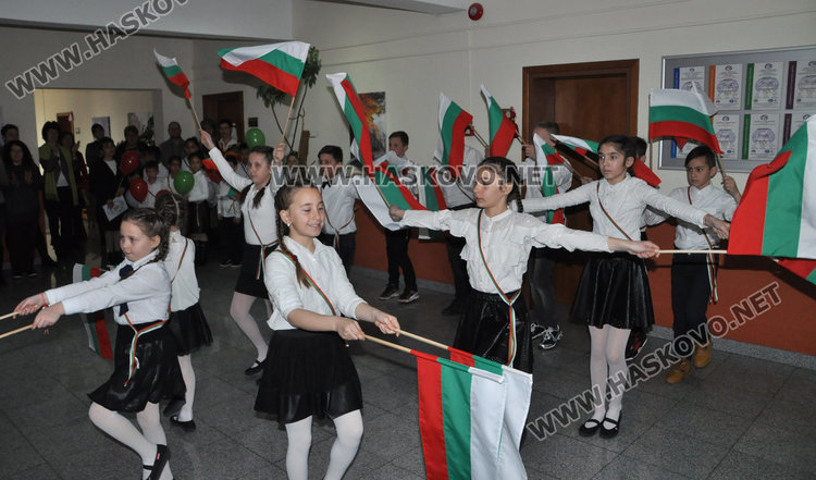 Ученици от Конуш изнесоха урок по родолюбие в общината