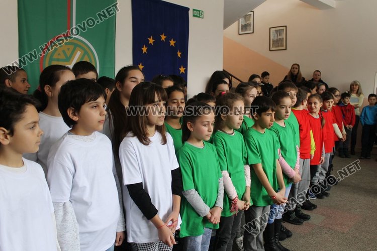 С рецитал- спектакъл започнаха тържествата за 60-годишнината на СУ "Любен Каравелов"