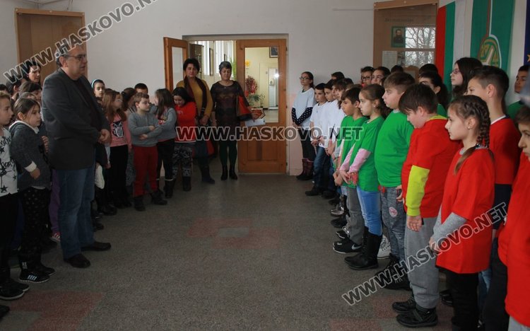 С рецитал- спектакъл започнаха тържествата за 60-годишнината на СУ "Любен Каравелов"