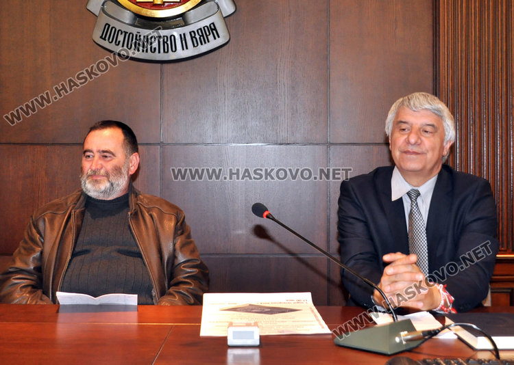 Проф. Пламен Павлов (вдясно) и Недялко Бакалов