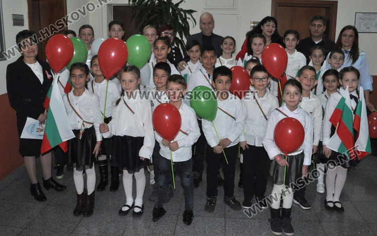 Ученици от Конуш изнесоха урок по родолюбие в общината