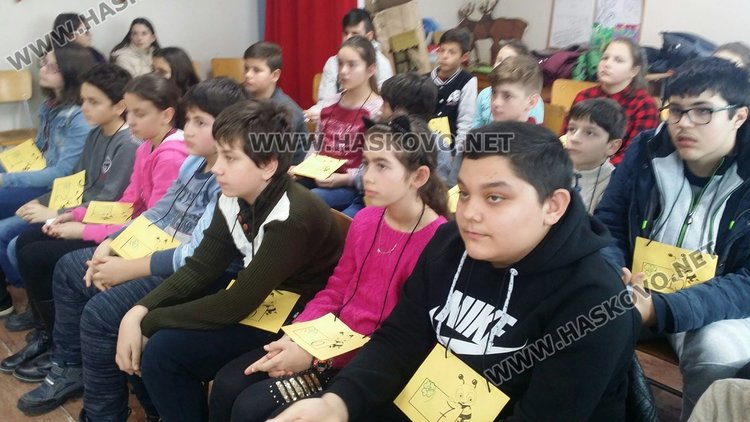 Шестокласник стана първи в състезанието "Spelling Bee" в СУ "Любен Каравелов"
