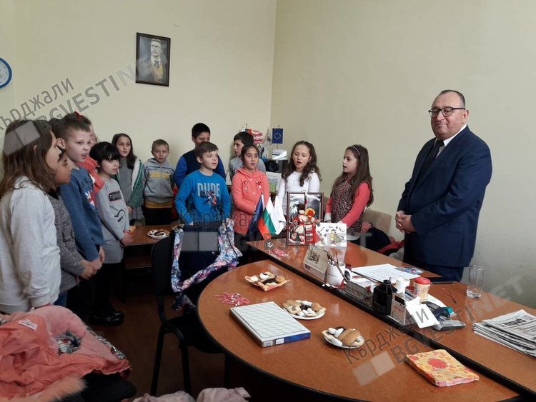 Ученици от СУ ”Йордан Йовков“ с мартенска програма при омбудсмана