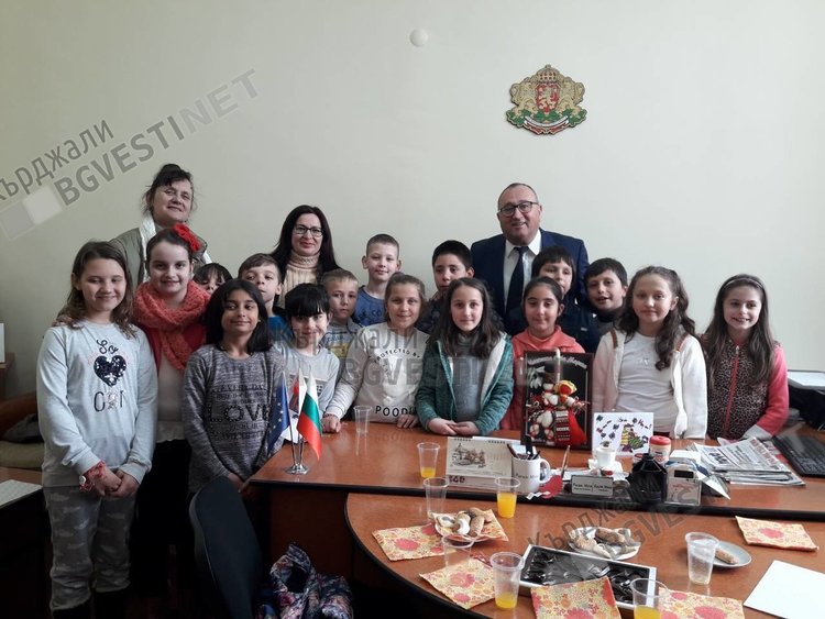 Ученици от СУ ”Йордан Йовков“ с мартенска програма при омбудсмана