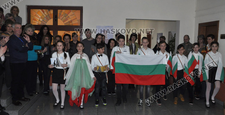 Ученици от Конуш изнесоха урок по родолюбие в общината