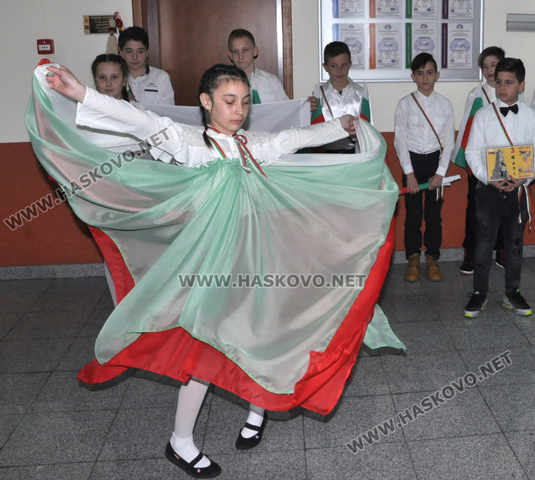 Ученици от Конуш изнесоха урок по родолюбие в общината