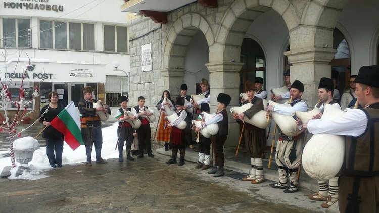 Гайдари свириха патриотични песни в Момчиловци, три дни честват 3 март