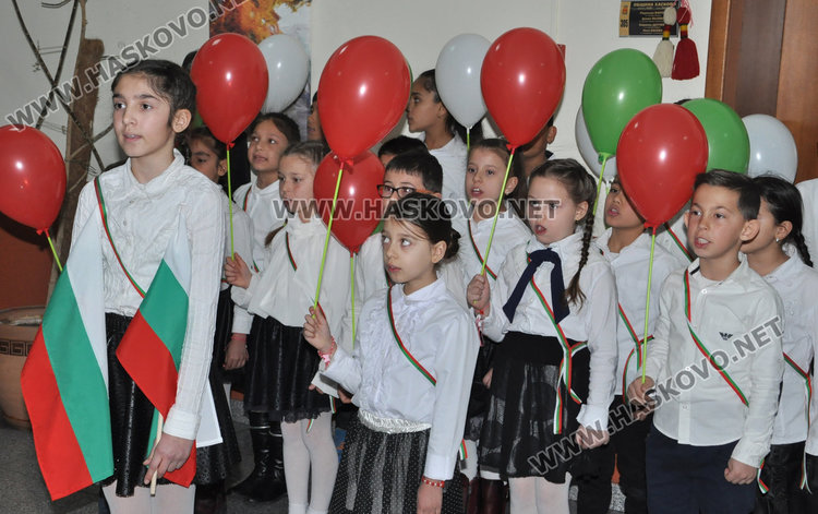 Ученици от Конуш изнесоха урок по родолюбие в общината