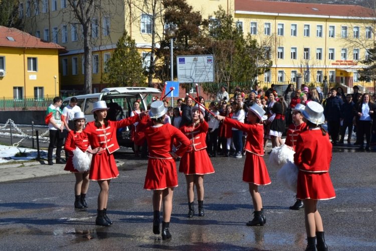 Момчилград отбеляза тържествено националния празник на България