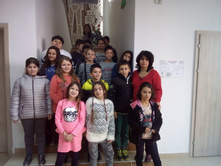 Децата от 4 в клас в СУ "Любен Каравелов" с ръководител Хубка Желева