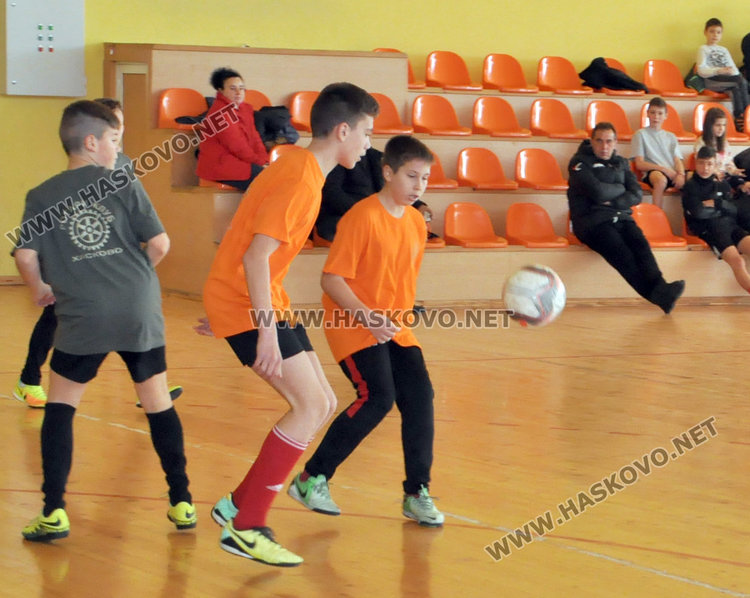 Ученици от „Рилски” шампиони във футболен турнир за 3-ти март