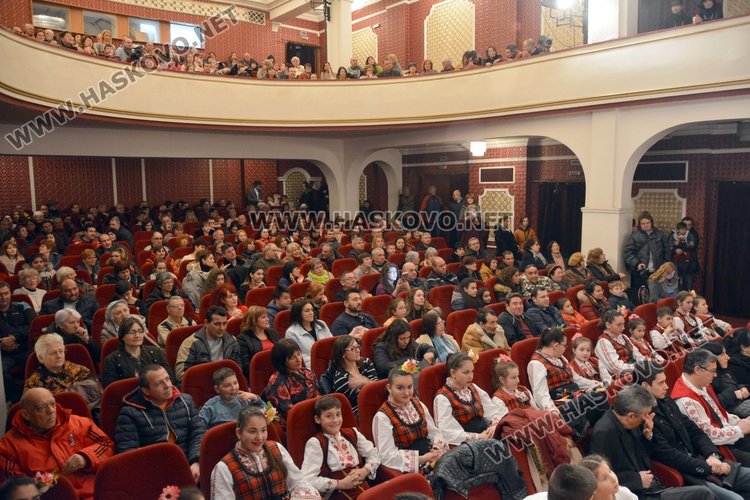 Тържественият концерт за 3-ти март препълни с почитатели театъра