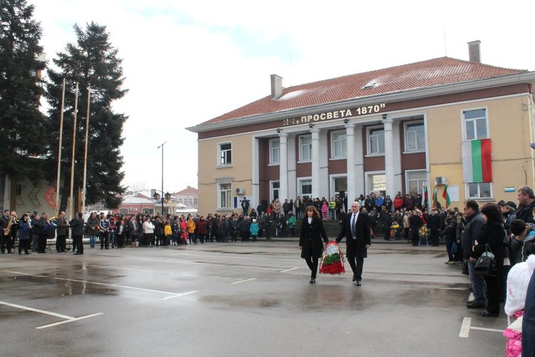5-метров трибагреник за 3-ти март в Харманли, богата програма и в Свиленград