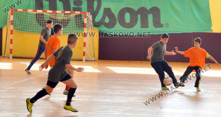 Ученици от „Рилски” шампиони във футболен турнир за 3-ти март