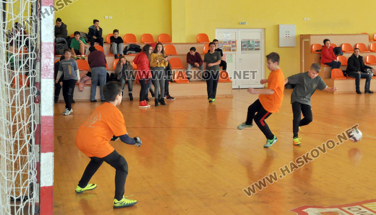 Ученици от „Рилски” шампиони във футболен турнир за 3-ти март