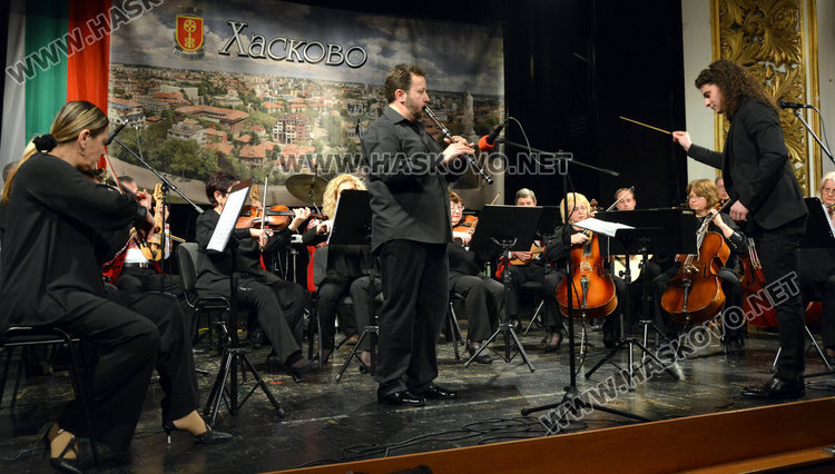 Тържественият концерт за 3-ти март препълни с почитатели театъра