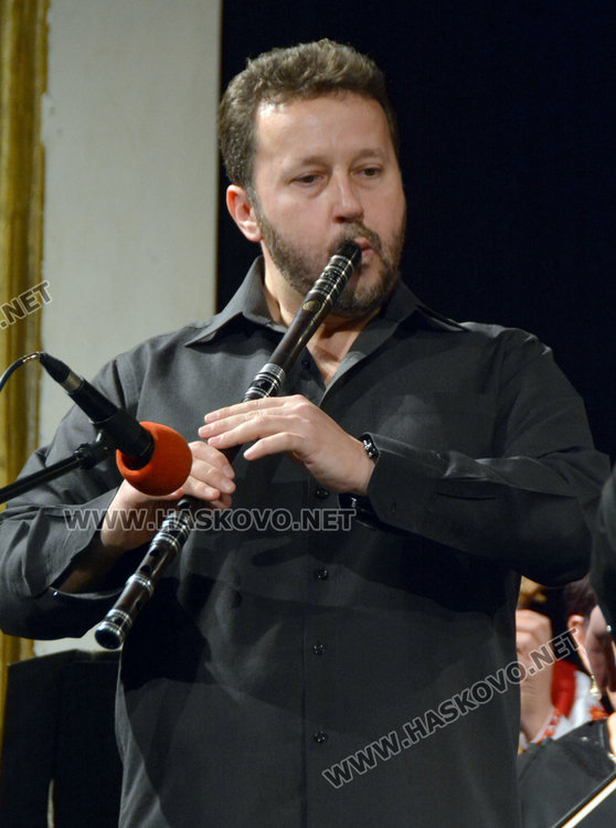 Тържественият концерт за 3-ти март препълни с почитатели театъра