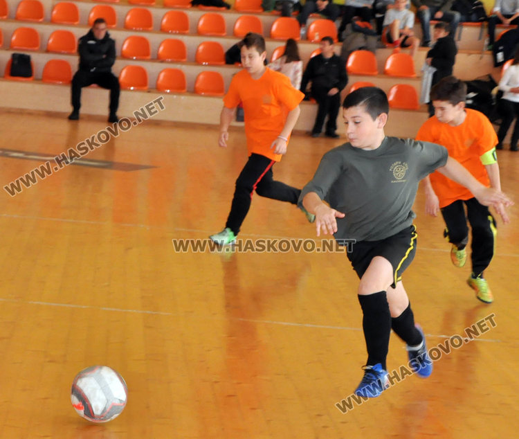 Ученици от „Рилски” шампиони във футболен турнир за 3-ти март