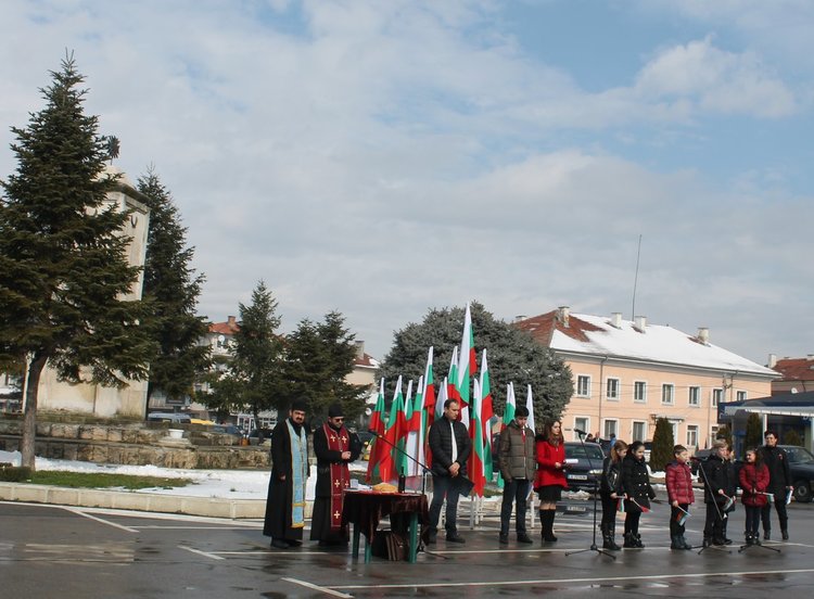 5-метров трибагреник за 3-ти март в Харманли, богата програма и в Свиленград