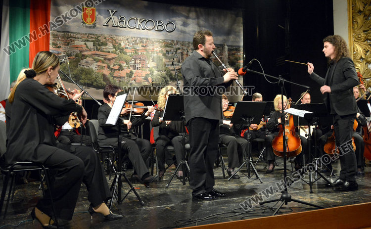 Тържественият концерт за 3-ти март препълни с почитатели театъра