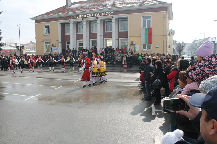 5-метров трибагреник за 3-ти март в Харманли, богата програма и в Свиленград