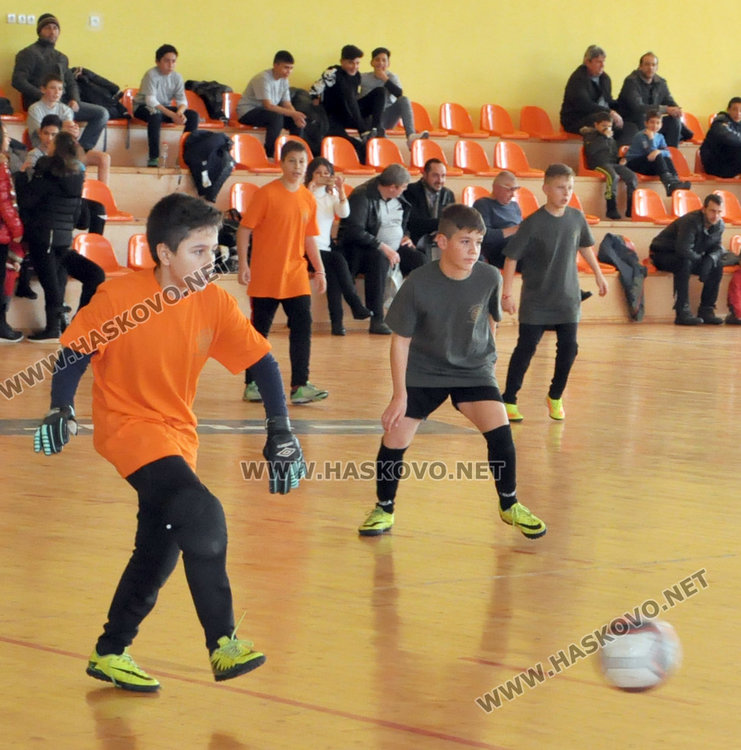 Ученици от „Рилски” шампиони във футболен турнир за 3-ти март