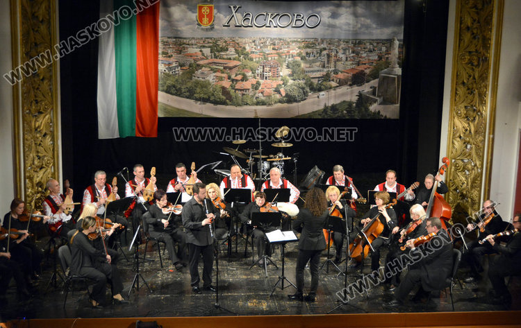 Тържественият концерт за 3-ти март препълни с почитатели театъра