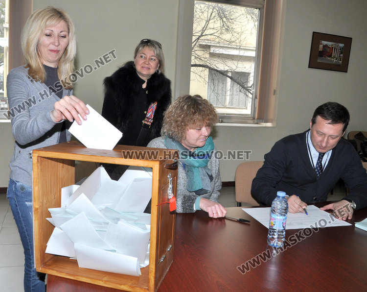 В Хасково гласуваха за президент на Русия