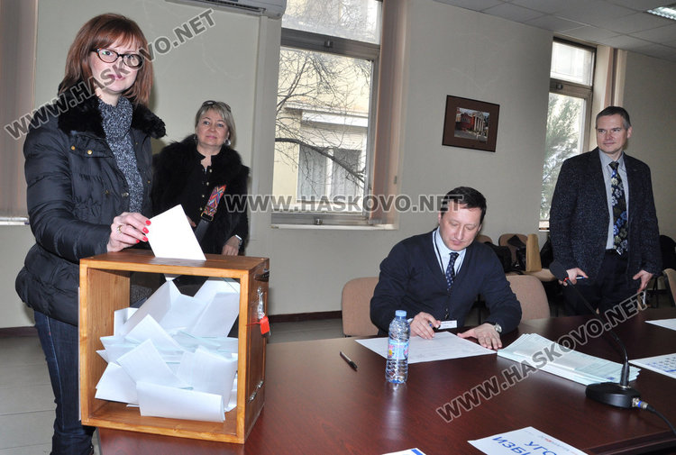 В Хасково гласуваха за президент на Русия