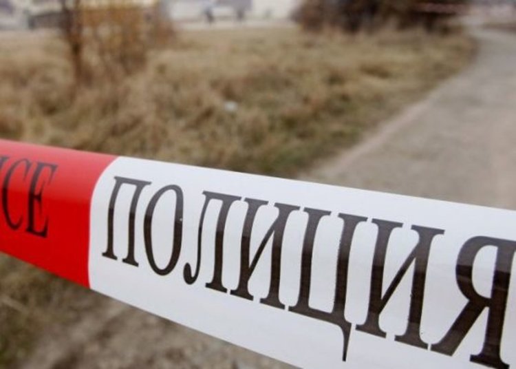  Над 100 души протестират в защита на лекаря, убил Плъха