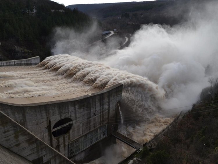 Рязкото затопляне доведе до обилно снеготопене, язовирите пълни