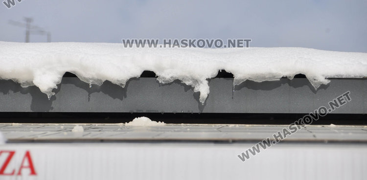 До 10 градуса в неделя, продължава снеготопенето