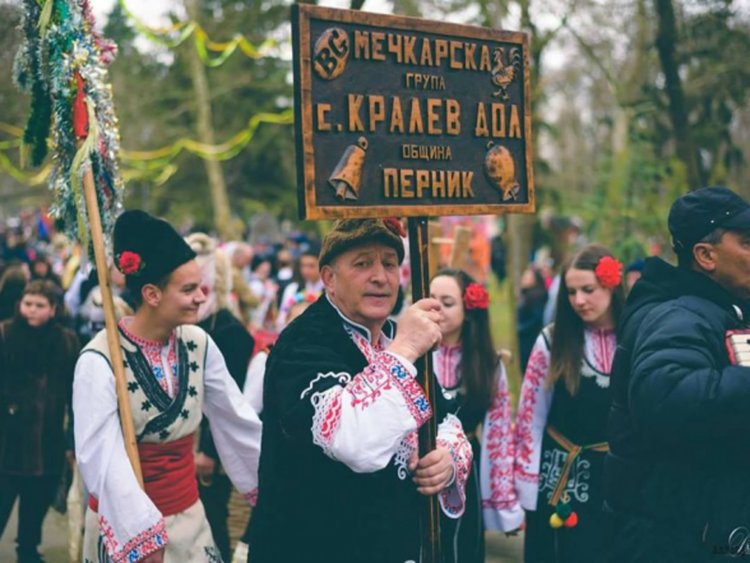 Сурвакарите от Кралев дол с награда от фестивала "Кукерландия"