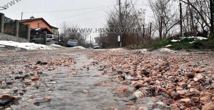 Читатели: Снеготопенето дави Кенана