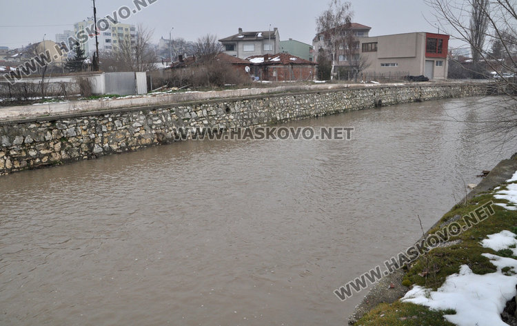 Читатели: Снеготопенето дави Кенана