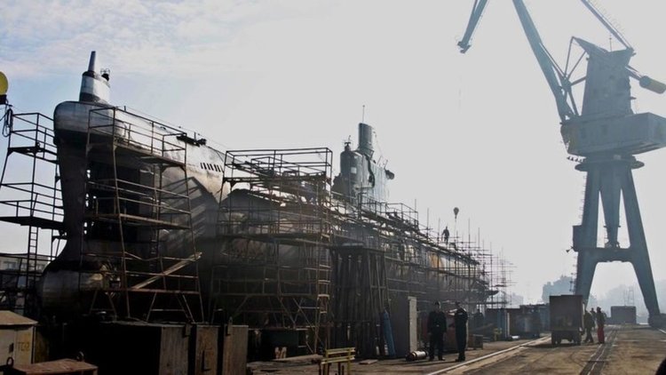 Източвали военния корабостроителен завод "Флотски арсенал" на всички нива