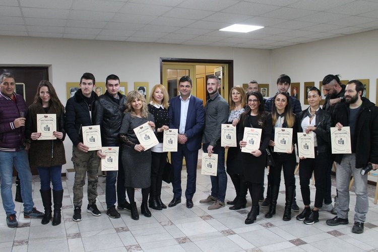 Участниците в изложбата, открита в края на януари- снимка -Областна администрация -Хасково