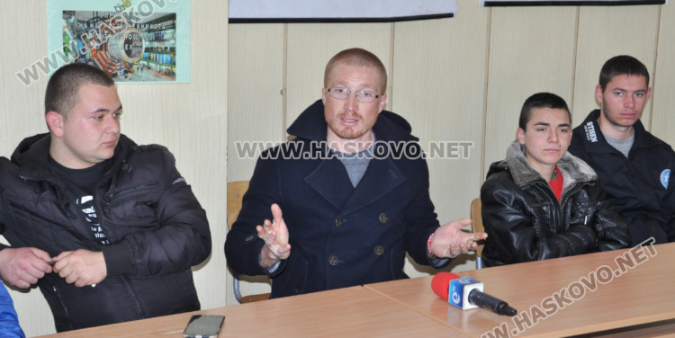 Яни от „Фермата“ в гимназията по транспорт и селско стопанство: Земеделието е добър бизнес 