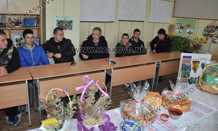 Яни от „Фермата“ в гимназията по транспорт и селско стопанство: Земеделието е добър бизнес 