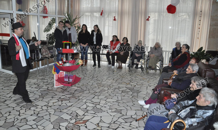 Фокуси на живо в Старческия дом в Кенана на 8 март