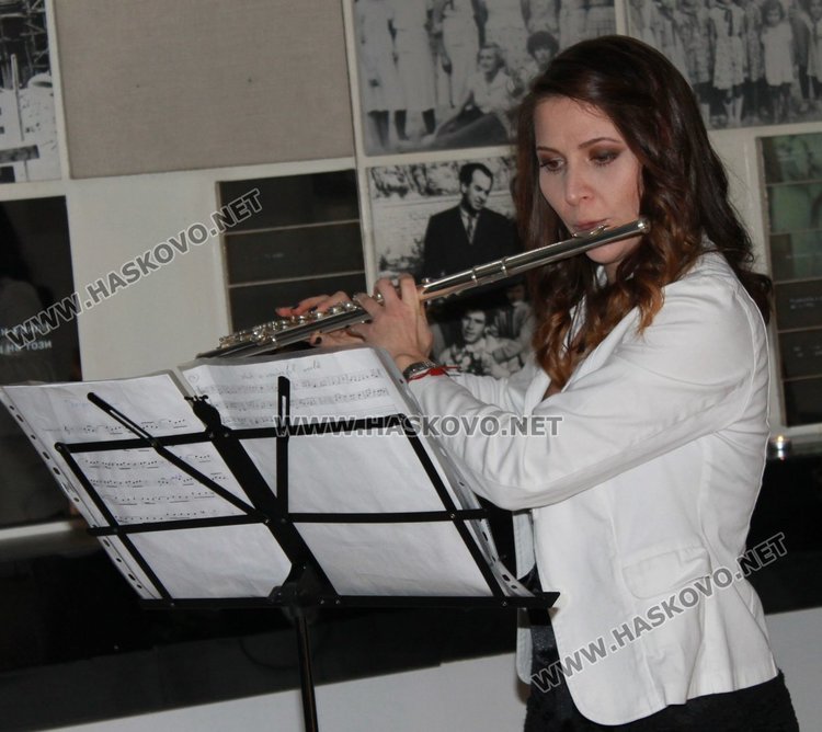 Млади и талантливи дами твориха музика и поезия за 8 март