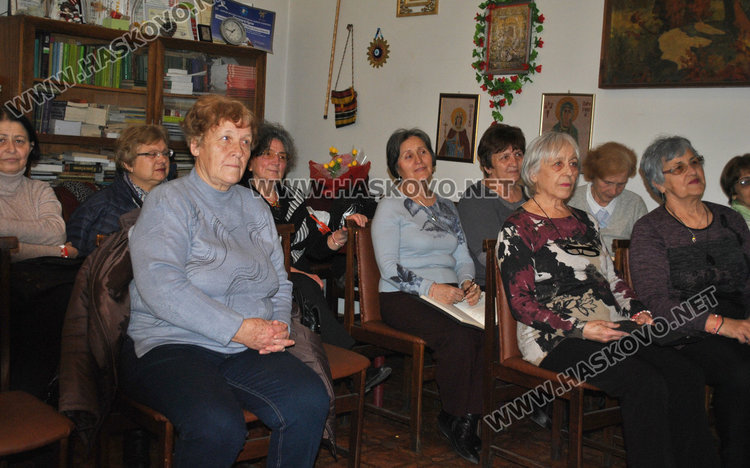 Тракийки с празничен концерт за жената, майката, любимата