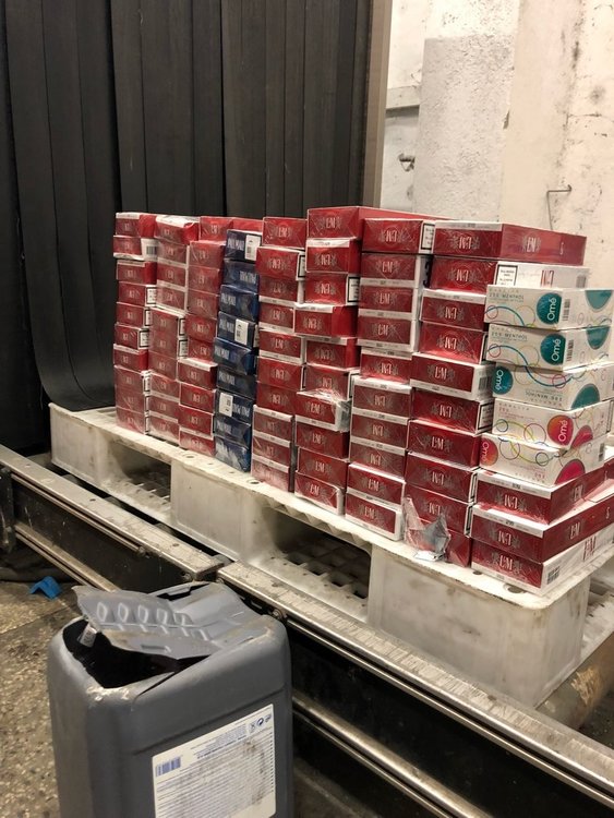 Конфискуваха хиляди нелегални цигари от турски камион в българско