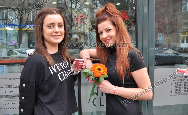 Ново заведение в Хасково поднася цвете на дамите за 8 март