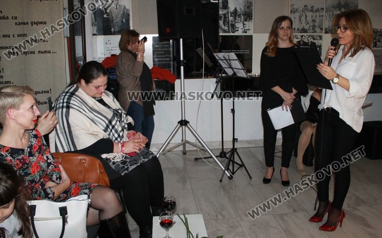 Млади и талантливи дами твориха музика и поезия за 8 март