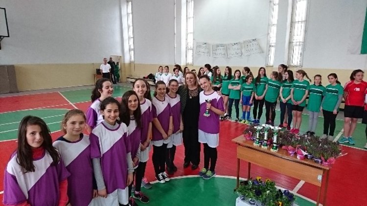 Момичетата на Езиковата гимназия и Шесто станаха шампионки на Осмомартенския турнир по футбол